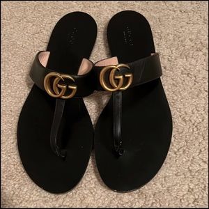 GUCCI MARMONT BALCK SANDALS WITH GOLD DOUBLES G’s. SIZE 39. In good condition.